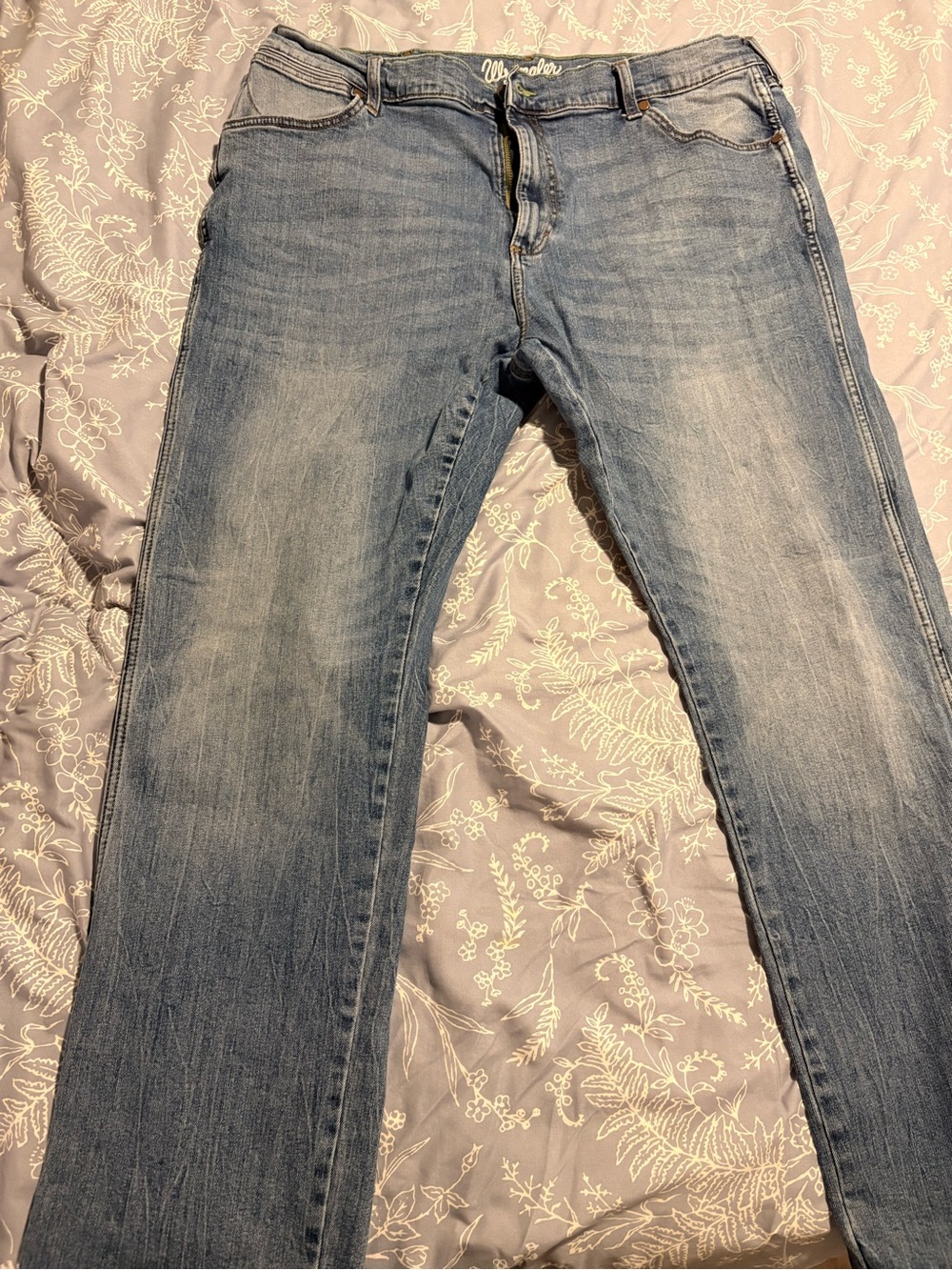 Wrangler Men’s Light Blue Slim Straight Jeans
